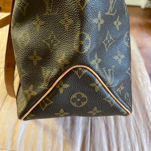 Authentic LV Large Sac Shopping Tote - Picture 8 of 16